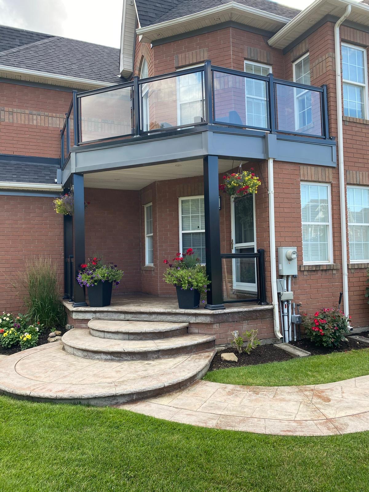 Frameless glass railings in from a company